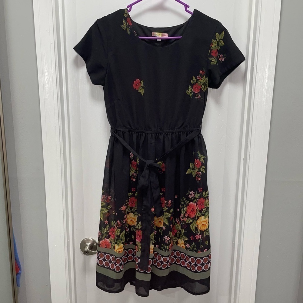 Mimi + Daphne Dress Floral Short Sleeve Above the Knee Cinched Waist Tie Belt